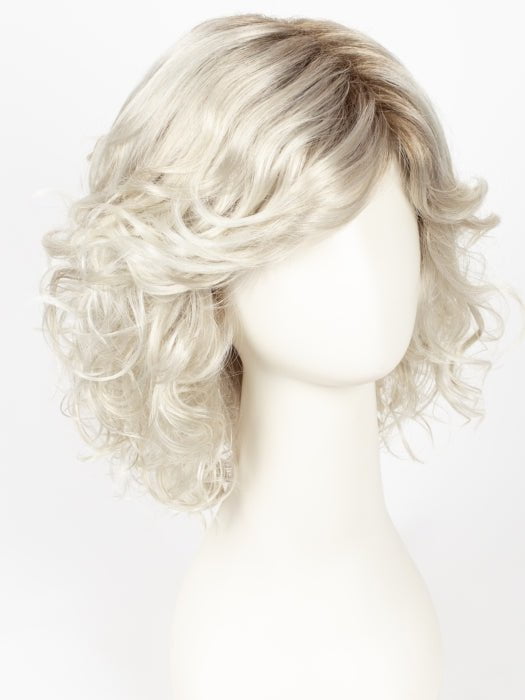 GL23-101SS SS SUN-KISSED BEIGE | Dark golden blonde base blends into multi-dimensional tones of lightest beige blonde