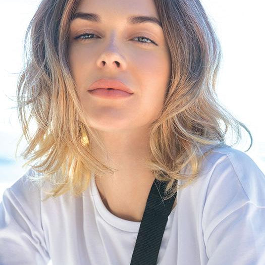 EVANNA MONO by Amore in MELTED-SUNSET | Medium Brown Roots that Melt into a Peachy Light Brown Blend layered on top of Apricot Blonde and Intense Gold Blonde at Nape PPC MAIN IMAGE FB MAIN IMAGE