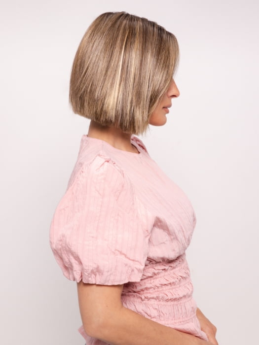 Roxie wearing CUTTING EDGE by RAQUEL WELCH in GF9-24SS ICED CAFÉ LATTE | Dark Brown shaded with Golden Brown
