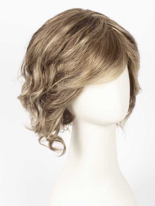 GL12-16 GOLDEN WALNUT | Dark Blonde with Cool highlights