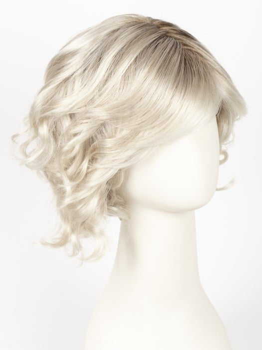 GL23-101SS SS SUN-KISSED BEIGE | Dark golden blonde base blends into multi-dimensional tones of lightest beige blonde
