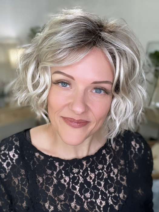 Marcie Mertz @wig.obsessed wearing DANCE by ELLEN WILLE in color LIGHT CHAMPAGNE ROOTED 23.1001.14 | Light Beige Blonde, Medium Honey Blonde, and Platinum Blonde blend with Dark Roots