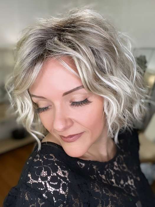 Marcie Mertz @wig.obsessed wearing DANCE by ELLEN WILLE in color LIGHT CHAMPAGNE ROOTED 23.1001.14 | Light Beige Blonde, Medium Honey Blonde, and Platinum Blonde blend with Dark Roots