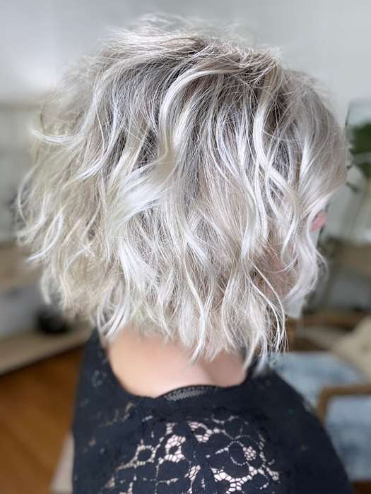 Marcie Mertz @wig.obsessed wearing DANCE by ELLEN WILLE in color LIGHT CHAMPAGNE ROOTED 23.1001.14 | Light Beige Blonde, Medium Honey Blonde, and Platinum Blonde blend with Dark Roots