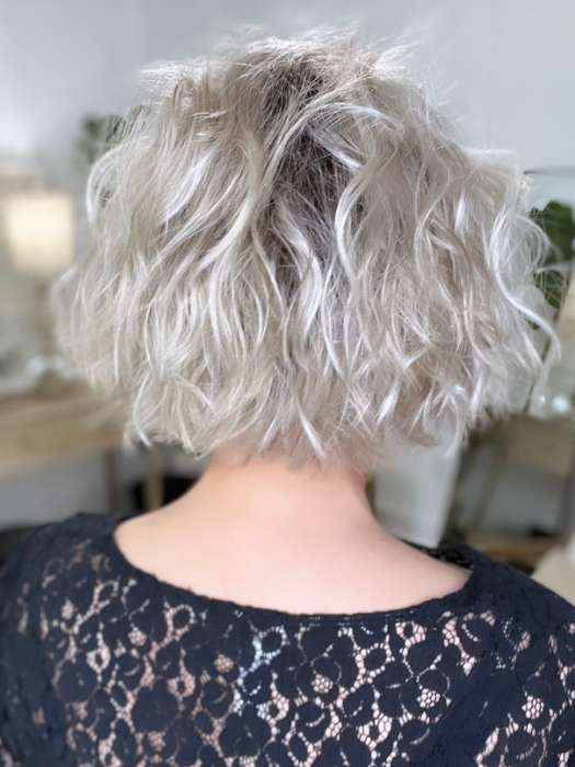 Marcie Mertz @wig.obsessed wearing DANCE by ELLEN WILLE in color LIGHT CHAMPAGNE ROOTED 23.1001.14 | Light Beige Blonde, Medium Honey Blonde, and Platinum Blonde blend with Dark Roots