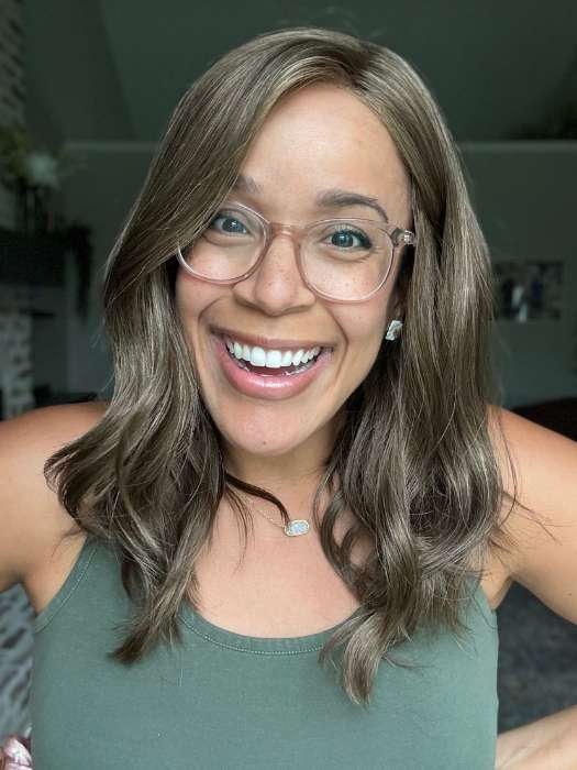 Brea @getwiggywithbrea wearing WILLOW by JON RENAU in color 8RH14 MOUSSE CAKE | Medium Brown with 33% Medium Natural Blonde Highlights