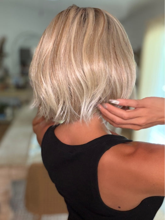 Roxie wearing MIRA by AMORE in SEA SALT BLOND R | A perfect mixture of cool, icy-blond and warm-dark blond. The rich brown root tone enhances the modern appearance.