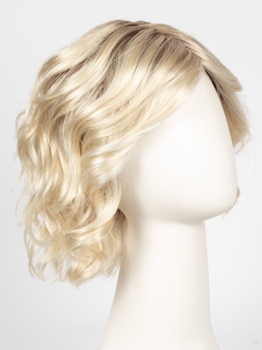 GL613-88SS CHAMPAGNE BLONDE | Dark golden blonde base blends into light golden blonde with glints of platinum blonde
