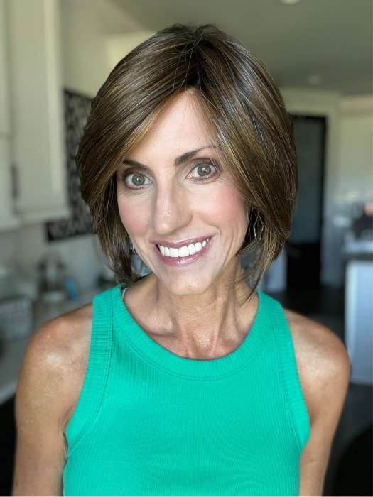 Lisa Mullins @beautifulyouwigreviews wearing STRAIGHT UP WITH A TWIST by RAQUEL WELCH in color SS8/29 SHADED HAZELNUT | Warm Medium Brown Evenly Blended with Ginger Blonde and Dark Roots