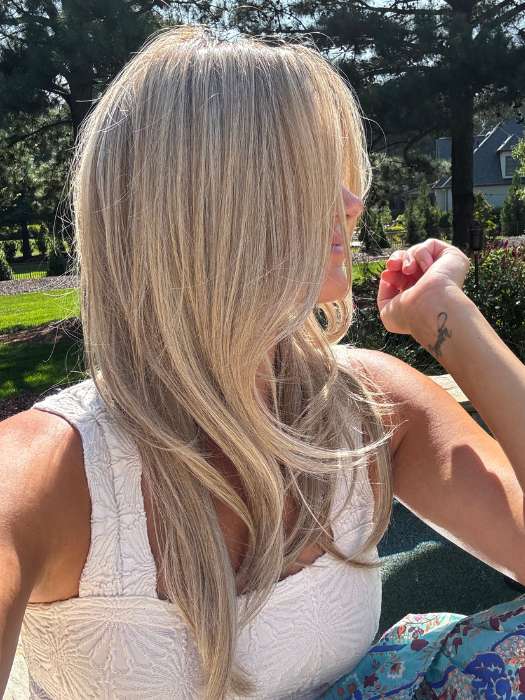Katy C. @thewigeducator wearing MIRAGE by ELLEN WILLE in color CHAMPAGNE-ROOTED 24.25.20 | Light Beige Blonde, Medium Honey Blonde, and Platinum Blonde Blend with Dark Roots | outside lighting