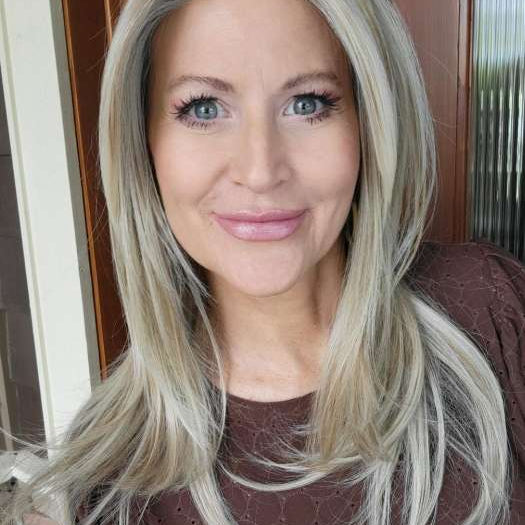 Natalie @vanish.into.thin.hair wearing LAUREN by BELLETRESS in color BURNT BISCUIT BLONDE | A Blend of Sand, Honey, and Creamy Soft Blonde with a Medium Root