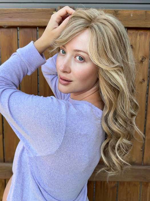 Steph B. @wigswithsteph wearing DARRA by AMORE in color FROST | Contrasting highlights of cool blond and natural brown
