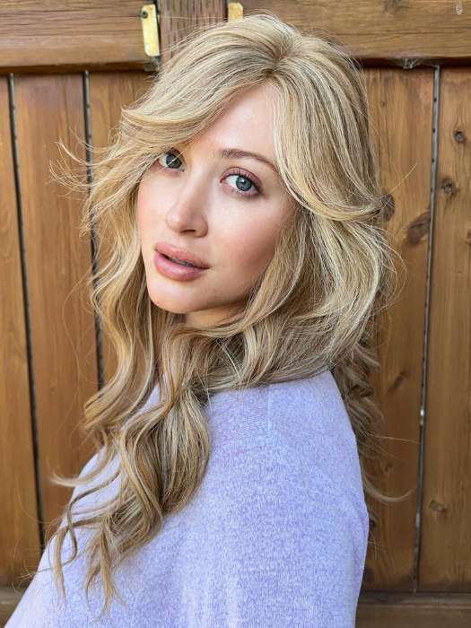 Steph B. @wigswithsteph wearing DARRA by AMORE in color FROST | Contrasting highlights of cool blond and natural brown
