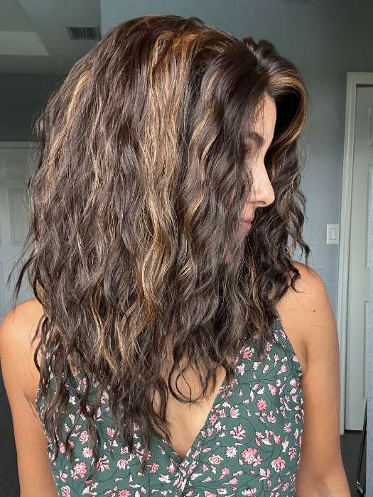Lorena Calderon @faux.hurr.lifee wearing ORLANDO-V by VIVICA FOX in color FS4/27 | 80% Medium Dark Brown with 20% Honey Blonde Frost
