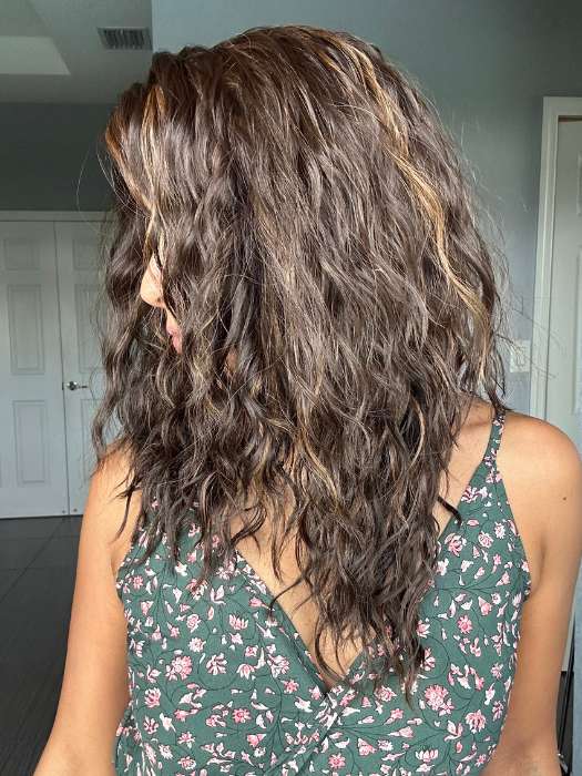 Lorena Calderon @faux.hurr.lifee wearing ORLANDO-V by VIVICA FOX in color FS4/27 | 80% Medium Dark Brown with 20% Honey Blonde Frost
