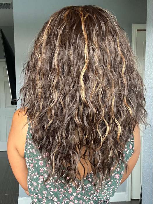 Lorena Calderon @faux.hurr.lifee wearing ORLANDO-V by VIVICA FOX in color FS4/27 | 80% Medium Dark Brown with 20% Honey Blonde Frost
