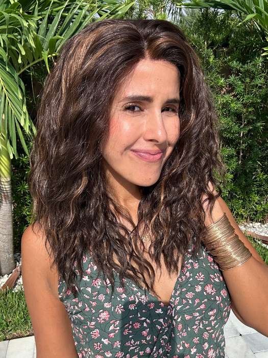 Lorena Calderon @faux.hurr.lifee wearing ORLANDO-V by VIVICA FOX in color FS4/27 | 80% Medium Dark Brown with 20% Honey Blonde Frost | outside lighting
