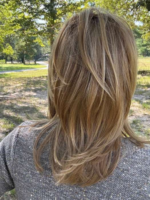 Marcie Mertz @wig.obsessed wearing MALIBU by BELLETRESS in color CARAMEL BLONDE R | Light Brown Rooted, with a blend of Light Gold Blonde, hint of Strawbery Blonde and Light Auburn with the balance of Cool, Light Blonde Highlights.
