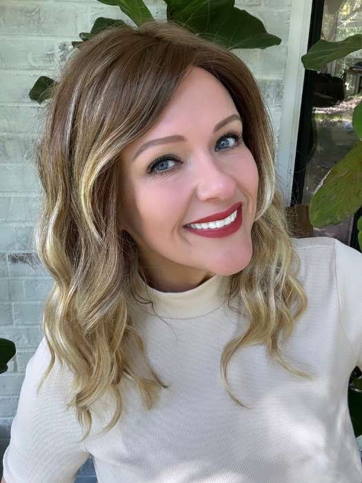 Marcie Mertz @wig.obsessed wearing RACHEL by JON RENAU in color S14-26/88RO SUNSHINE | Medium Natural-Ash Blonde & Medium Red-Gold Blonde Blend roots to midlength, Light Natural Gold Blonde Blend midlength to ends
