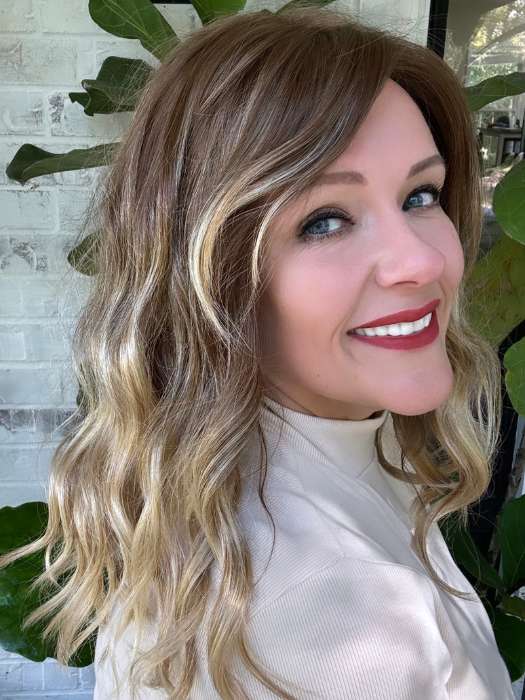 Marcie Mertz @wig.obsessed wearing RACHEL by JON RENAU in color S14-26/88RO SUNSHINE | Medium Natural-Ash Blonde & Medium Red-Gold Blonde Blend roots to midlength, Light Natural Gold Blonde Blend midlength to ends
