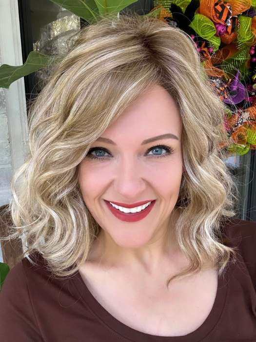 Marcie Mertz @wig.obsessed wearing MILA by JON RENAU in color 12FS12 MALIBU BLONDE | Light Gold Brown, Light Natural Gold Blonde, Pale Natural Gold-Blonde Blend, Shaded with Light Gold Brown
