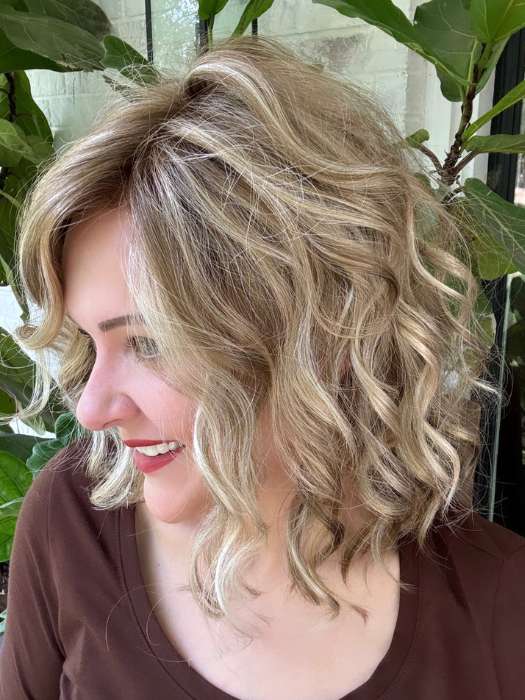 Marcie Mertz @wig.obsessed wearing MILA by JON RENAU in color 12FS12 MALIBU BLONDE | Light Gold Brown, Light Natural Gold Blonde, Pale Natural Gold-Blonde Blend, Shaded with Light Gold Brown
