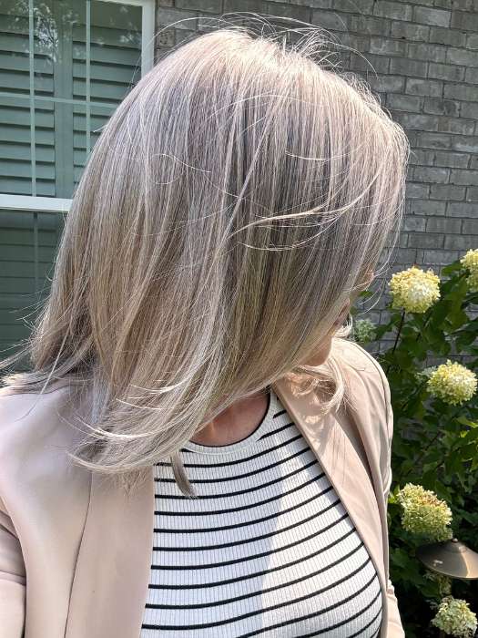 Kristyna @kristynamoore wearing HARPER by JON RENAU in color 101F48T MARTINI | Soft White Front, Light Brown with 75% Grey Blend with Soft White Tips