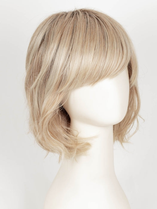 19/23/R12 | A beautiful blend of Platinum Blonde and Pale Golden Blonde, shaded with Dark roots