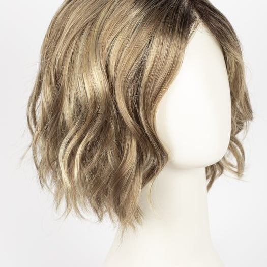 RH12/26RT4 | Light Brown with Chunky Golden Blonde Highlights and Dark Brown Roots