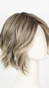 SPARKLING CHAMPAGNE BLONDE R | A radiant blend of champagne blonde with soft golden and beige tones, grounded by natural-looking roots in ash brown and dark blonde.