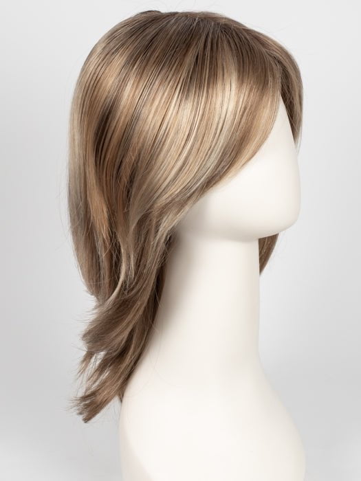 12FS12 MALIBU BLONDE | LIght Gold Brown, Light Natural Gold Blonde, Pale Natural Gold-Blonde Blend, Shaded with Light Gold Brown