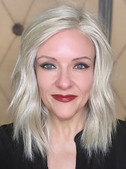 Marcie Mertz @wig.obsessed wearing BIG SPENDER by RAQUEL WELCH in color GF19-23 BISCUIT | Light Ash Blonde Evenly Blended with Cool Platinum Blonde