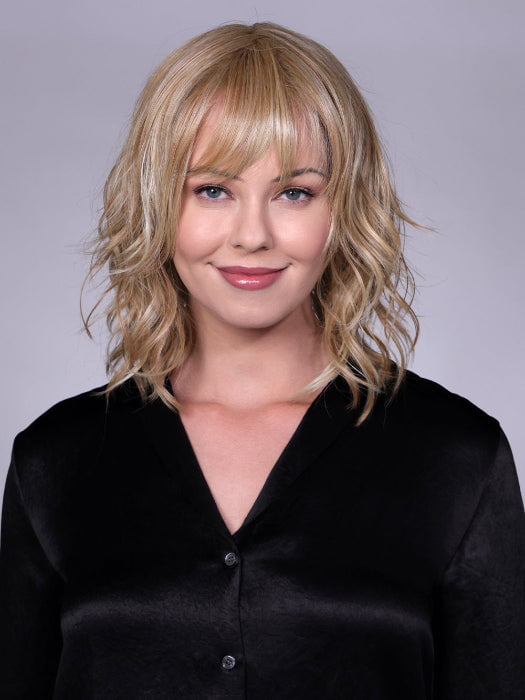 Model is wearing BIRMINGHAM in color BUTTER CREAM BLONDE | Golden Blonde with light blonde highlights