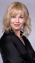 Model is wearing BIRMINGHAM in color BUTTER CREAM BLONDE | Golden Blonde with light blonde highlights