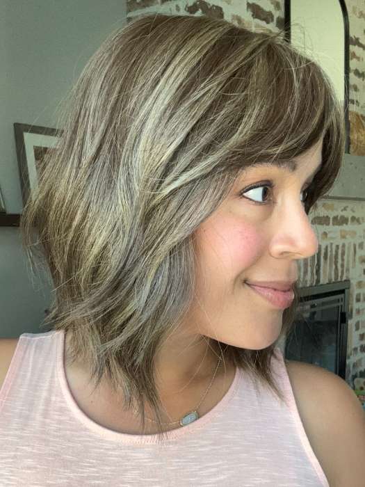 Brea @getwiggywithbrea wearing HOLLIE by JON RENAU in shade 8RH14 MOUSSE CAKE | Medium Brown with 33% Medium Natural Blonde Highlights