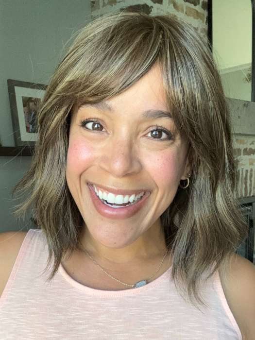 Brea @getwiggywithbrea wearing HOLLIE by JON RENAU in shade 8RH14 MOUSSE CAKE | Medium Brown with 33% Medium Natural Blonde Highlights