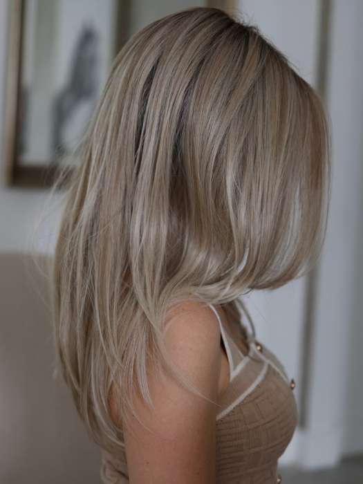 Heather @cjswigs wearing MIRAGE by ELLEN WILLE in color CHAMPAGNE-ROOTED 24.25.20 | Light Beige Blonde, Medium Honey Blonde, and Platinum Blonde Blend with Dark Roots