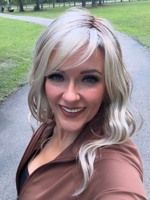 Marcie Mertz @wig.obsessed wearing RACHEL LITE by JON RENAU in shade 101/88/27S8 CATALINA BLONDE | Pale blonde with Pure White Natural Violet halo highlights, shaded medium brown