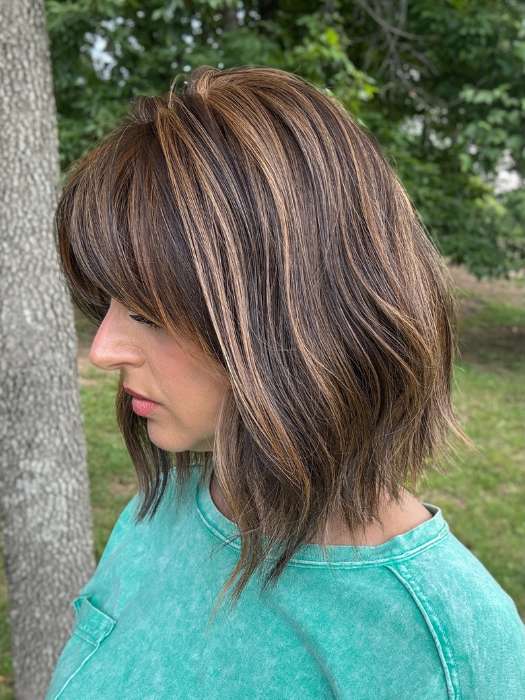 Sandy Holston @i_be_wiggin is wearing HOLLIE by JON RENAU in FS6/30/27 TOFFEE TRUFFLE | Brown, Medium Red-Gold, Medium Red-Gold Blonde Blend with Medium Red Gold Blonde Bold Highlights