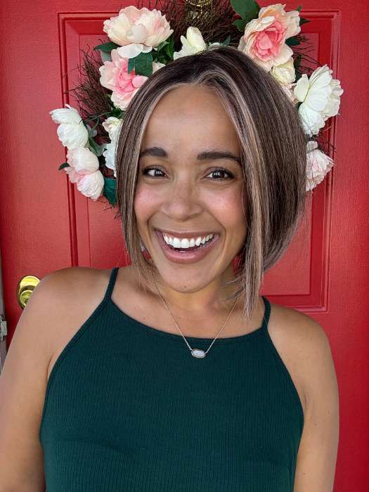 Brea Dailies @getwiggywithbrea is wearing DUA by ELLEN WILLE in CHOCOLATE FROSTED | Warm, luxurious, and full of depth —this shade is perfect for a multi -dimensional, polished finish