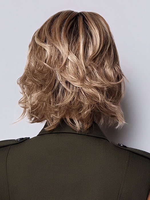 Model is wearing BRANN in SANDY BEIGE BLONDE R | Carefully placed shades of dark sandy blonde and light neutral blonde with medium root tone for added depth.         