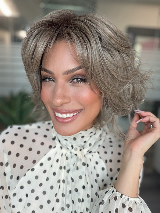 Model is wearing BRANN in color GREIGE-R | A perfect blend of silver-grey and beige tones with medium brown root