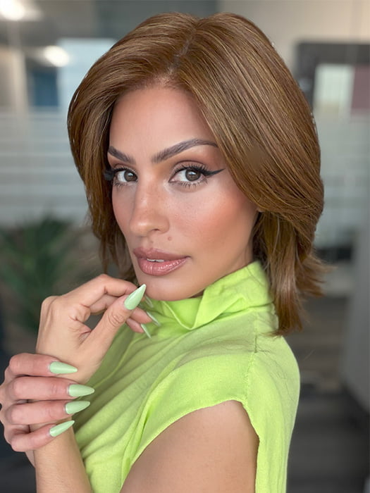 Model is wearing FARREN by AMORE in color BROWN-TOPAZ | Medium brown and light honey brown are carefully blended to create this warm-toned brunette shade. 