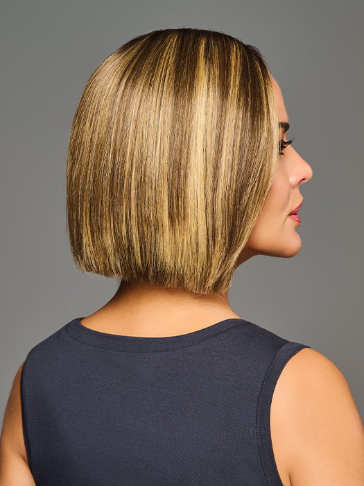 Model is wearing CUTTING EDGE in GF9-24SS ICED CAFÉ LATTE | Dark Brown shaded with Golden Brown