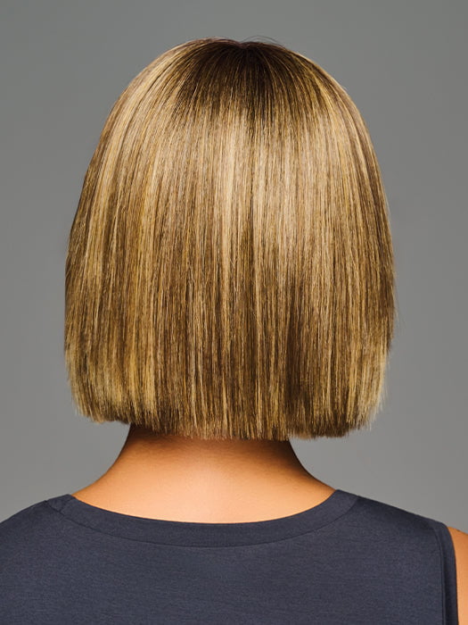 Model is wearing CUTTING EDGE in GF9-24SS ICED CAFÉ LATTE | Dark Brown shaded with Golden Brown