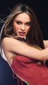 Model is wearing R829S GLAZED HAZELNUT | Medium Brown with Ginger Highlights