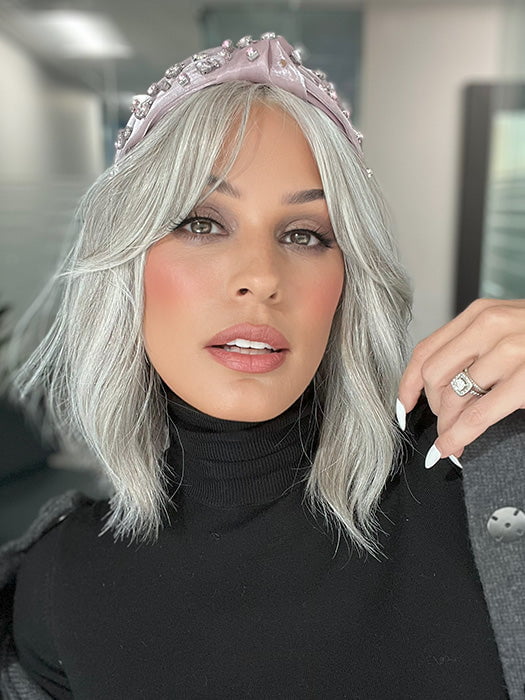 Roxie is wearing HOLLIE by JON RENAU in shade 56F51 OYSTER | Light Grey with 20% Medium Brown Front, graduating to Grey with 30% Medium Brown Nape (headband not included)