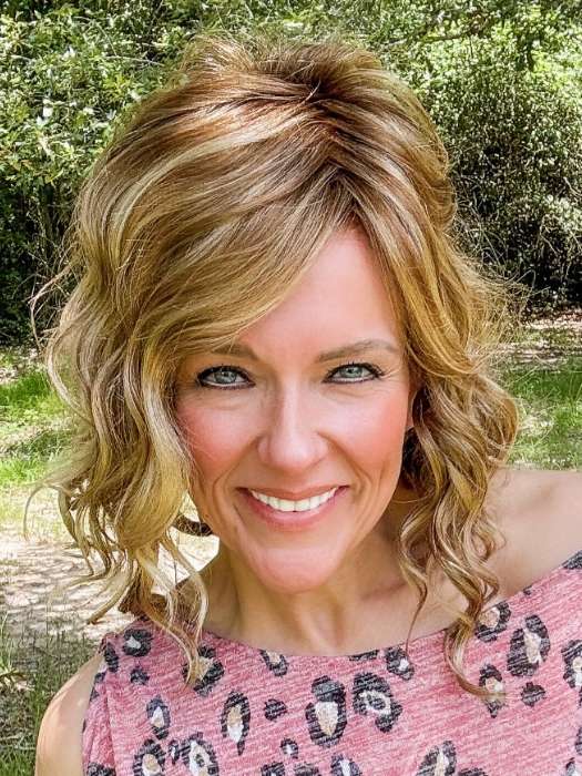 Marcie Mertz @wig.obsessed wearing JULIANNE LITE by JON RENAU in color 14/26S10 SHADED PRALINES N' CREAM | Light Gold Blonde & Medium Red-Gold Blonde Blend, Shaded with Light Brown