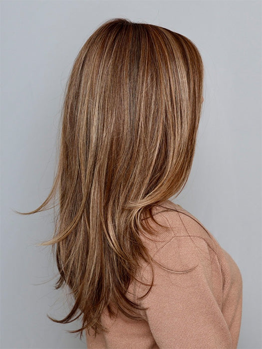 Heather @cjswigs wearing LEADING EDGE by TRESSALLURE in color 17/23/R8 | Beige Blonde and Auburn Blended with Medium Brown Roots