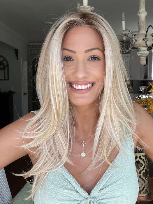 Jenna Fail @jenna_fail is wearing Leading Edge by TressAllure in shade 24/102/R12 | Gold Blonde with Platinum highlights with Gold Brown roots